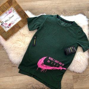 NWT Nike Breathe Dri-Fit Shirt w Pink Swoosh
